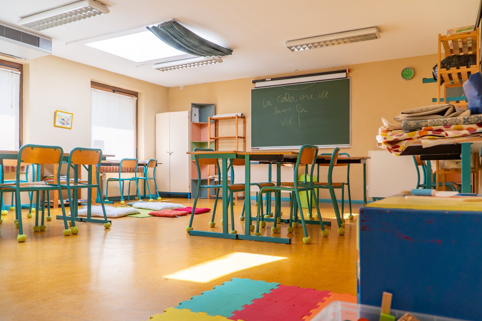 Photographie d'une salle de classe du CENH